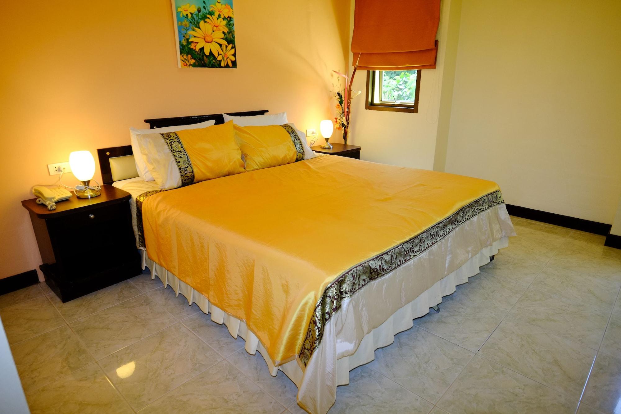 Adonis Pensión Patong Exterior foto