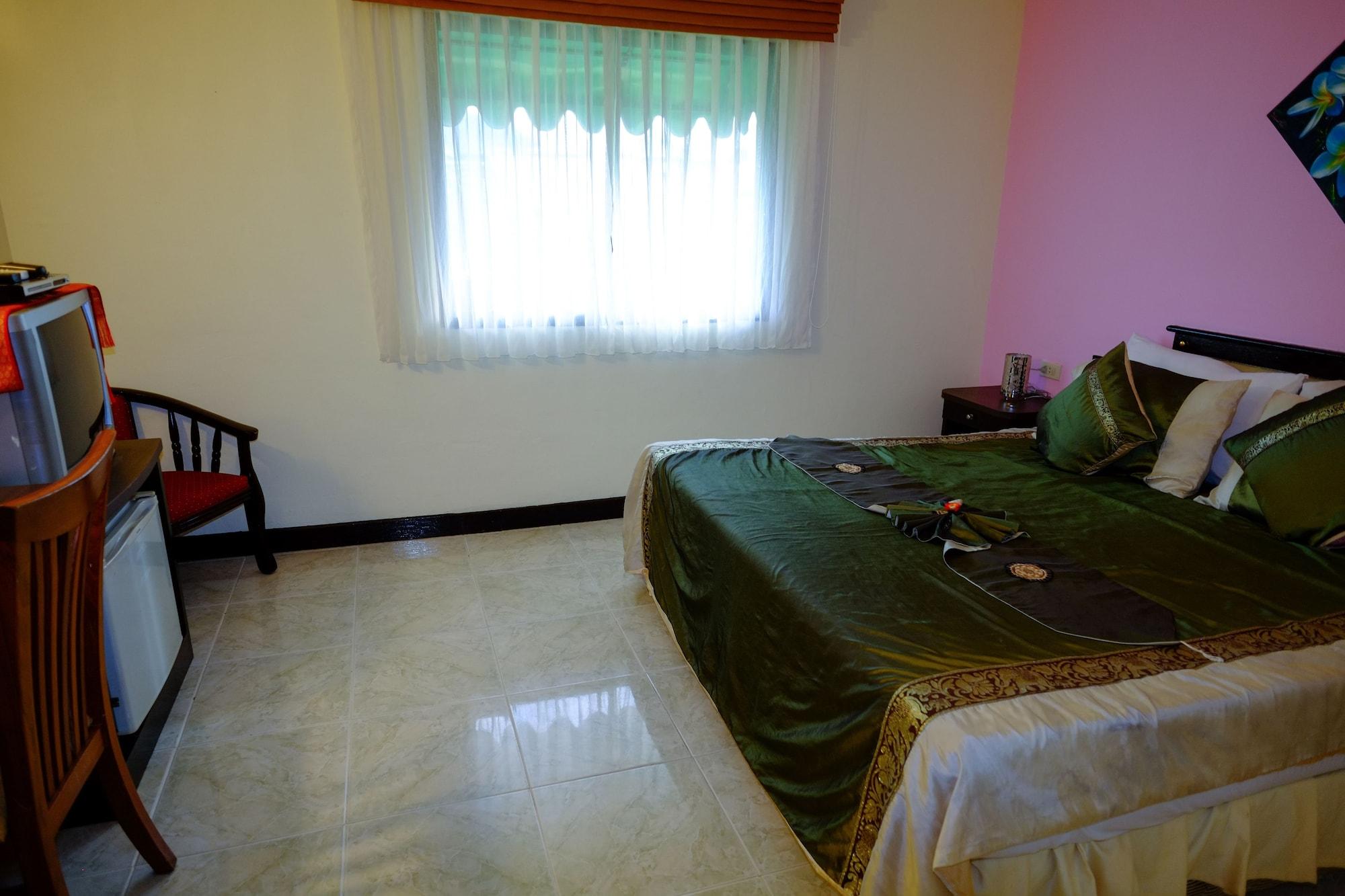 Adonis Pensión Patong Exterior foto