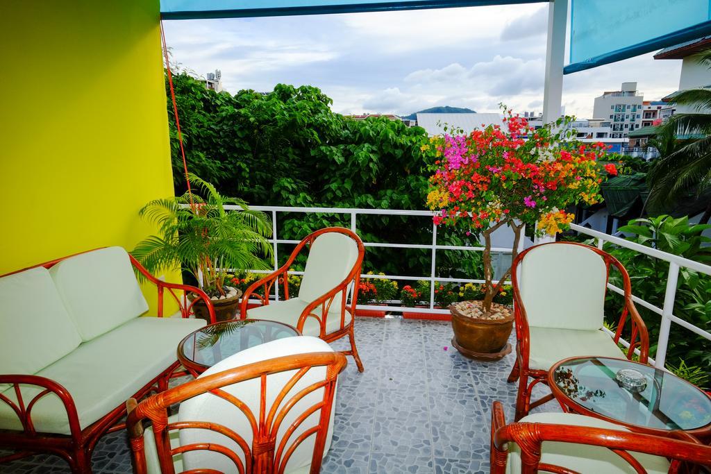 Adonis Pensión Patong Exterior foto