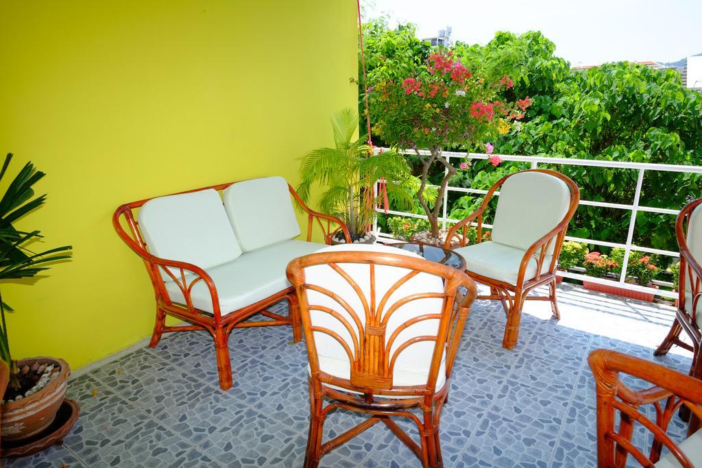 Adonis Pensión Patong Exterior foto