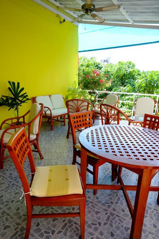 Adonis Pensión Patong Exterior foto