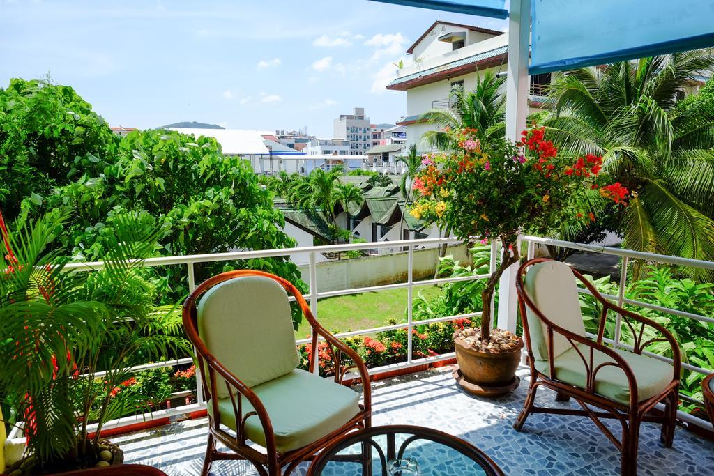Adonis Pensión Patong Exterior foto
