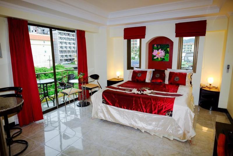 Adonis Pensión Patong Exterior foto